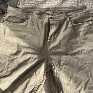 Old Navy Men's Relaxed Jeans in Tan